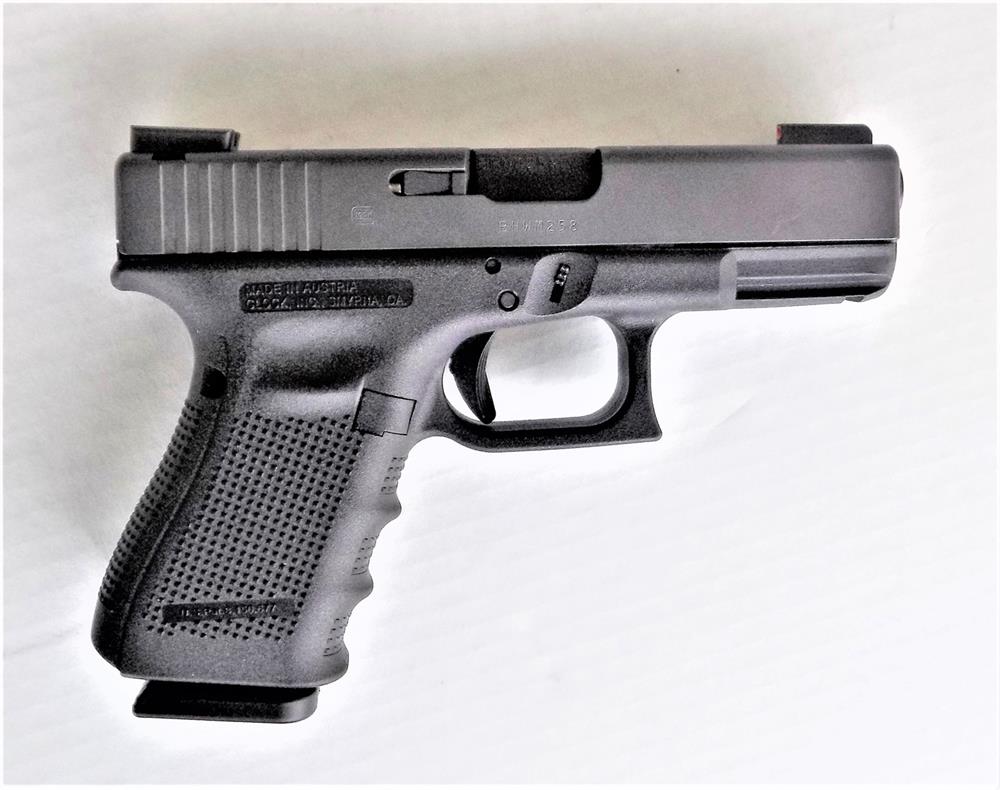 Glock 19 pistol right profile