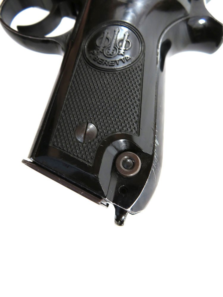 Magazine release button on the Beretta 92S