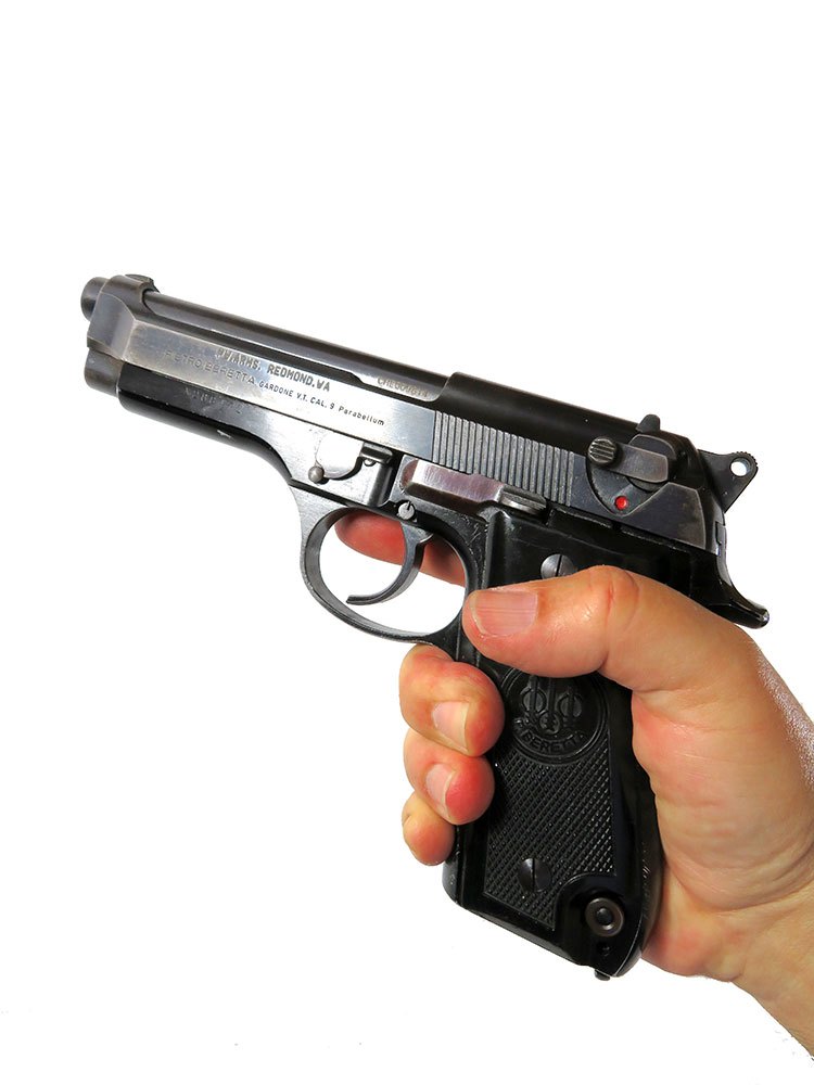 hand holding the Beretta 92S pistol